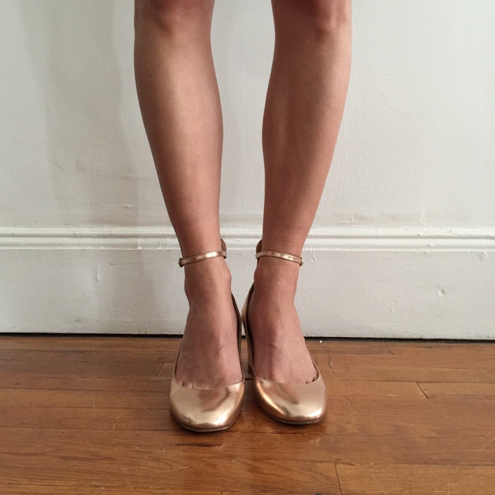 Valentino Tango Pump in Patent Rose Gold size 37